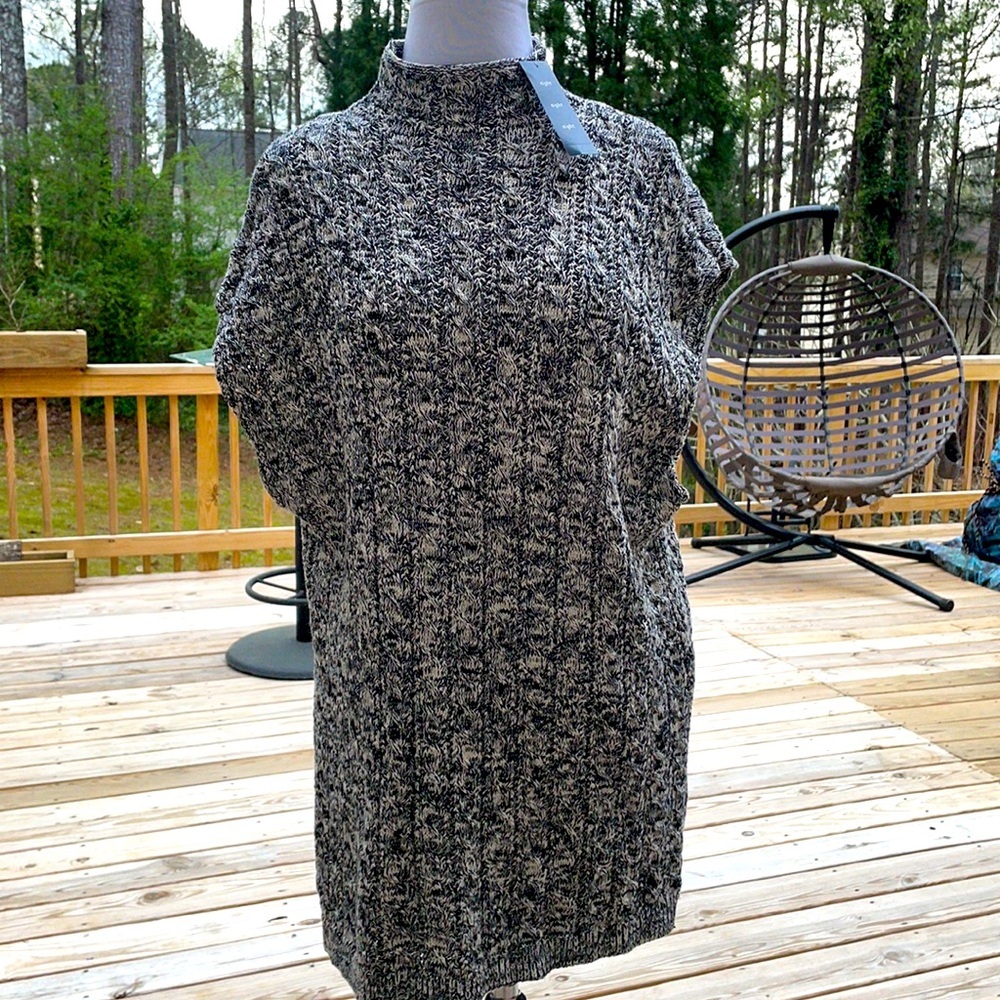 NWT- Eight Eight Eight Black/White/Grey Pullover Sweater Size L
